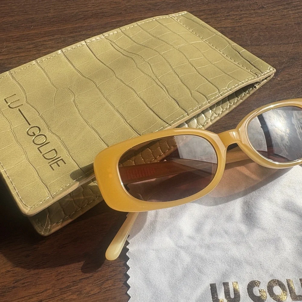 Lu Goldie Solene Butter Sunglasses - Picture 4 of 5